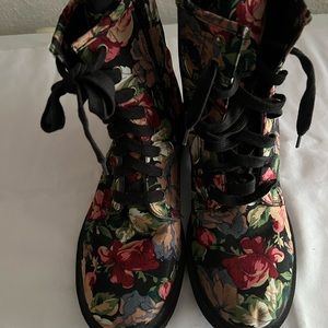 Mossimo flower boots